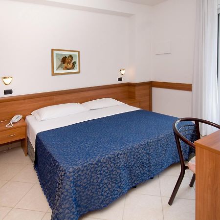 Residence Clipper Giulianova Exteriör bild