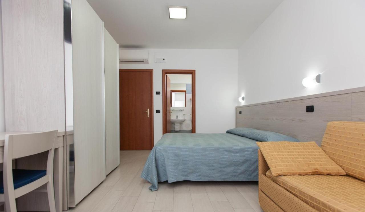 Residence Clipper Giulianova Exteriör bild