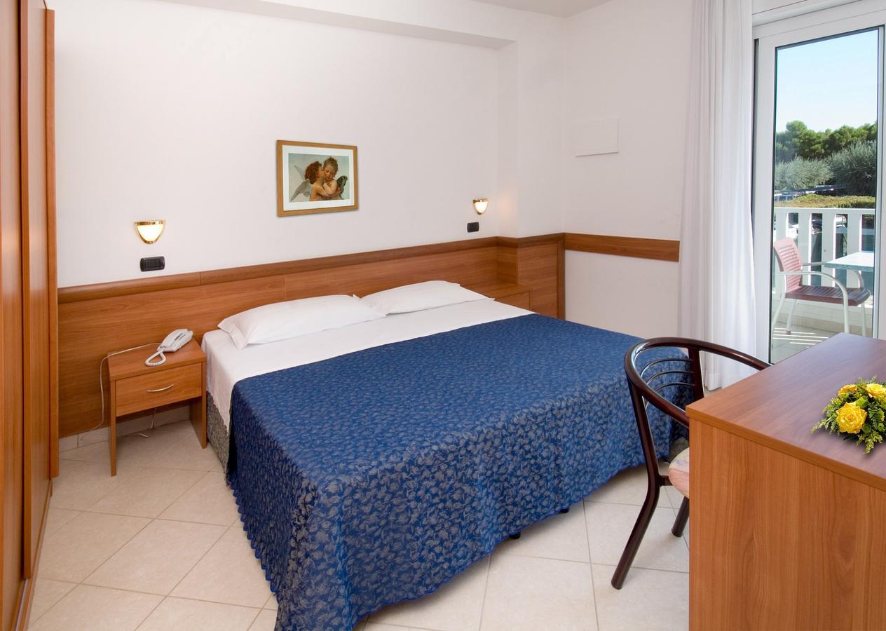 Residence Clipper Giulianova Exteriör bild